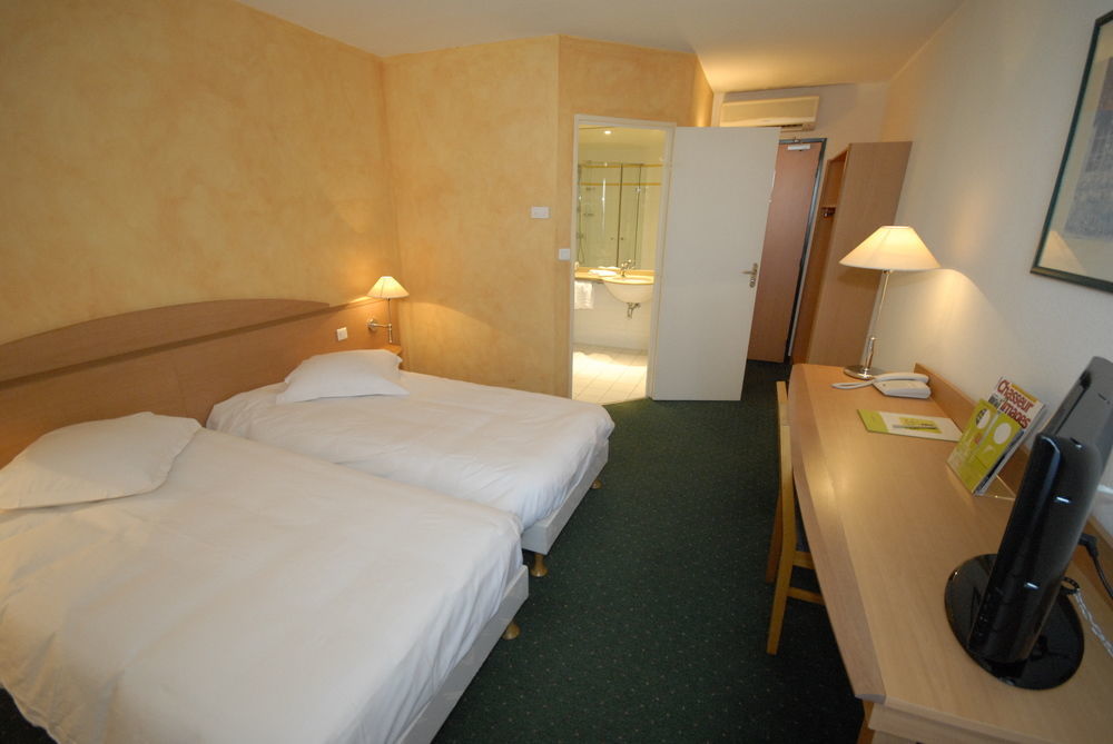 Logis Hotel L'Oree De Chartres - Barjouville Εξωτερικό φωτογραφία