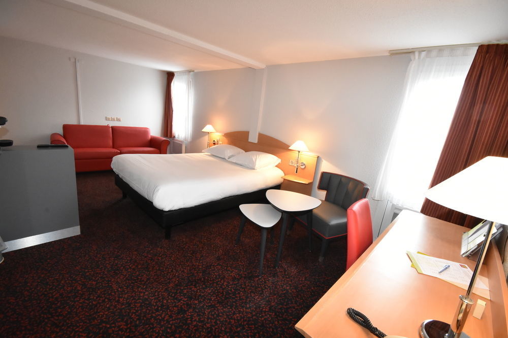 Logis Hotel L'Oree De Chartres - Barjouville Εξωτερικό φωτογραφία