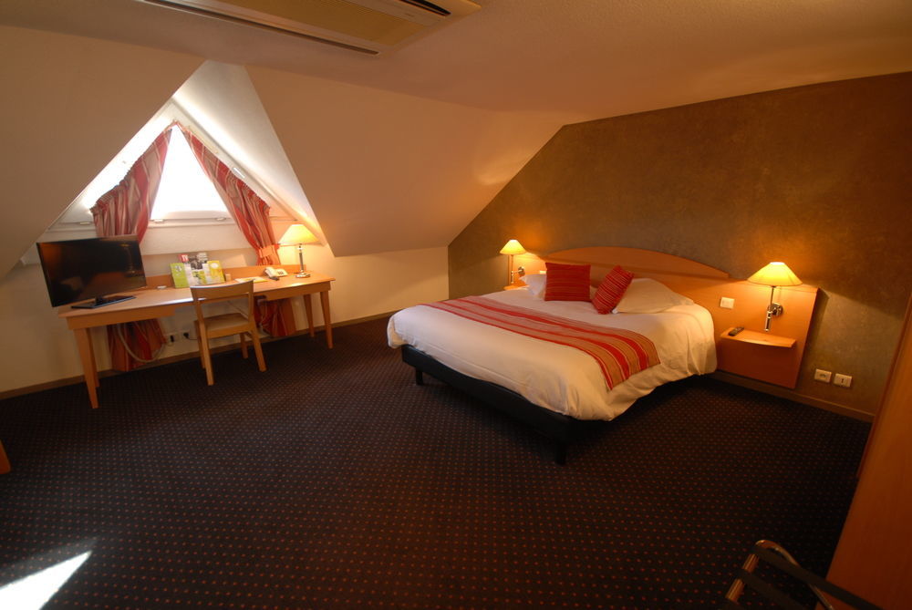 Logis Hotel L'Oree De Chartres - Barjouville Εξωτερικό φωτογραφία