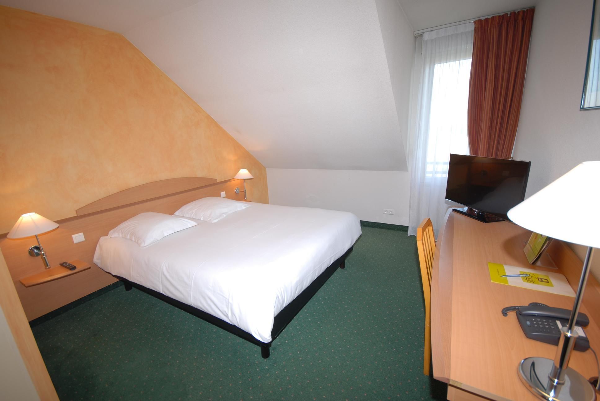 Logis Hotel L'Oree De Chartres - Barjouville Εξωτερικό φωτογραφία