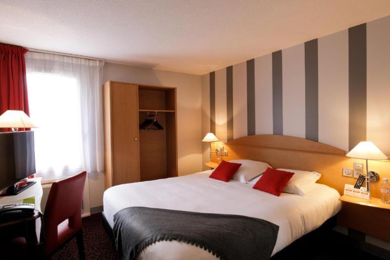 Logis Hotel L'Oree De Chartres - Barjouville Εξωτερικό φωτογραφία