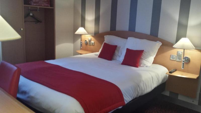 Logis Hotel L'Oree De Chartres - Barjouville Εξωτερικό φωτογραφία